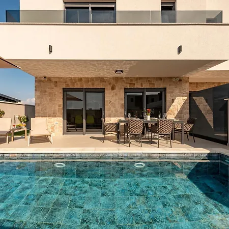 Seaview Mar With Pool, Jacuzzi And Sauna *