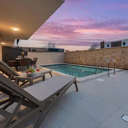 Seaview Mar With Pool, Jacuzzi And Sauna