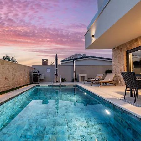 Seaview Mar With Pool, Jacuzzi And Sauna *