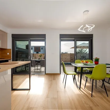 Seaview Mar With Pool, Jacuzzi And Sauna * Privlaka (Zadar)