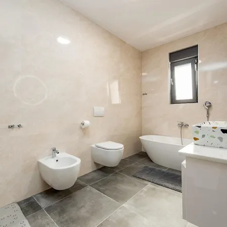 Seaview Mar With Pool, Jacuzzi And Sauna *