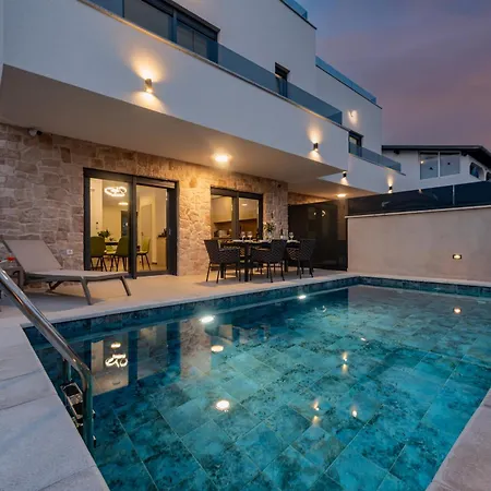 Seaview Mar With Pool, Jacuzzi And Sauna