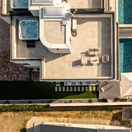 Seaview Mar With Pool, Jacuzzi And Sauna